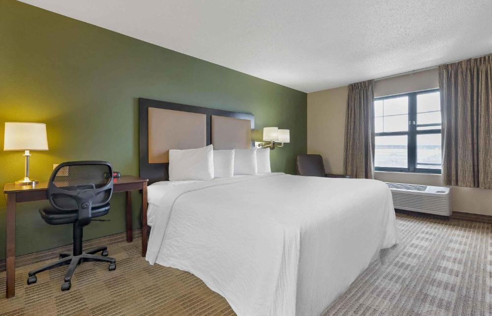 Studio with 1 King Bed - Non-Smoking interior